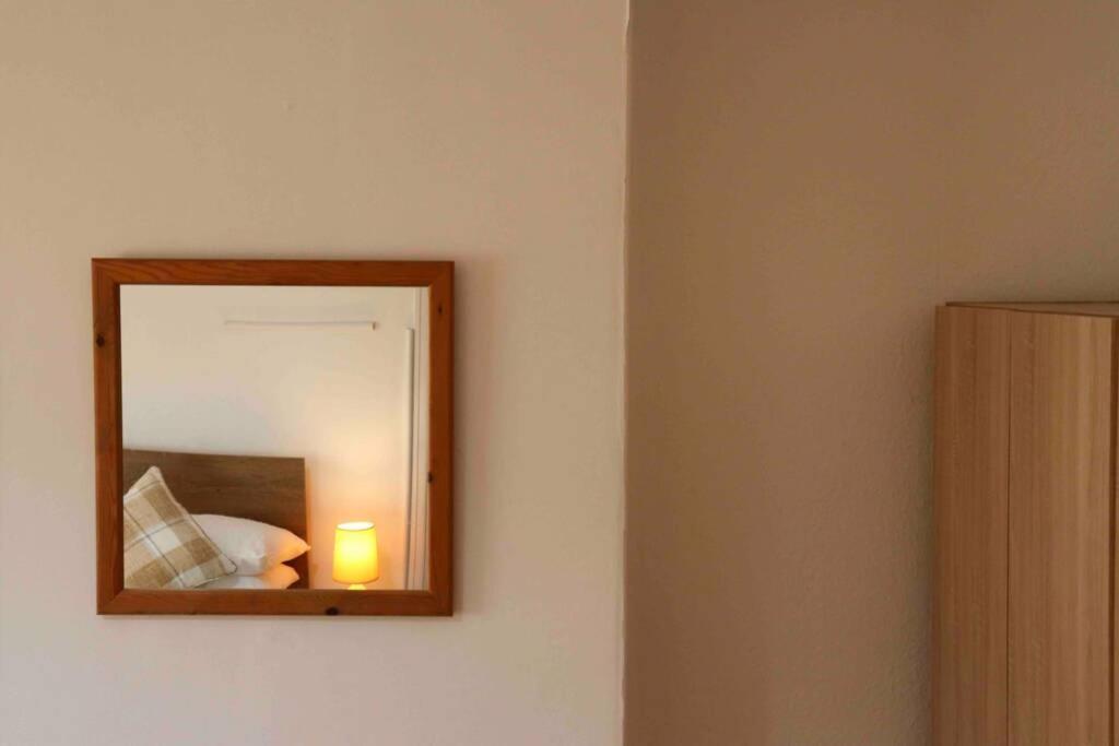 Cheerful 2 Bedroom Residential Home - Free Parking Leeds  Extérieur photo